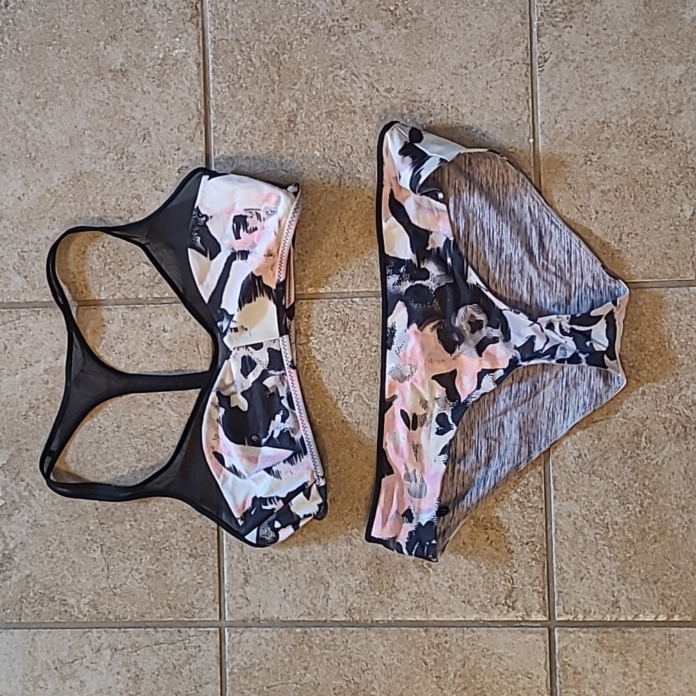 Excellent condition size 8 reversible lululemon bikini